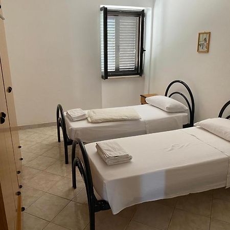 Casa Vacanze Foce Varano Lägenhet Exteriör bild