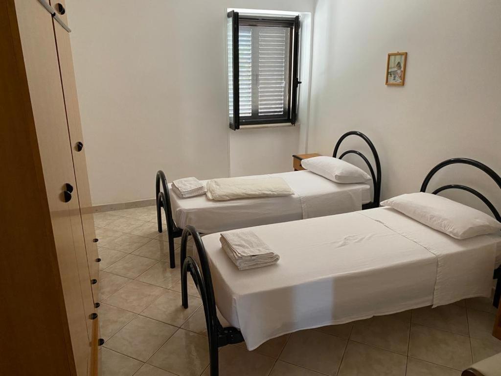 Casa Vacanze Foce Varano Lägenhet Exteriör bild