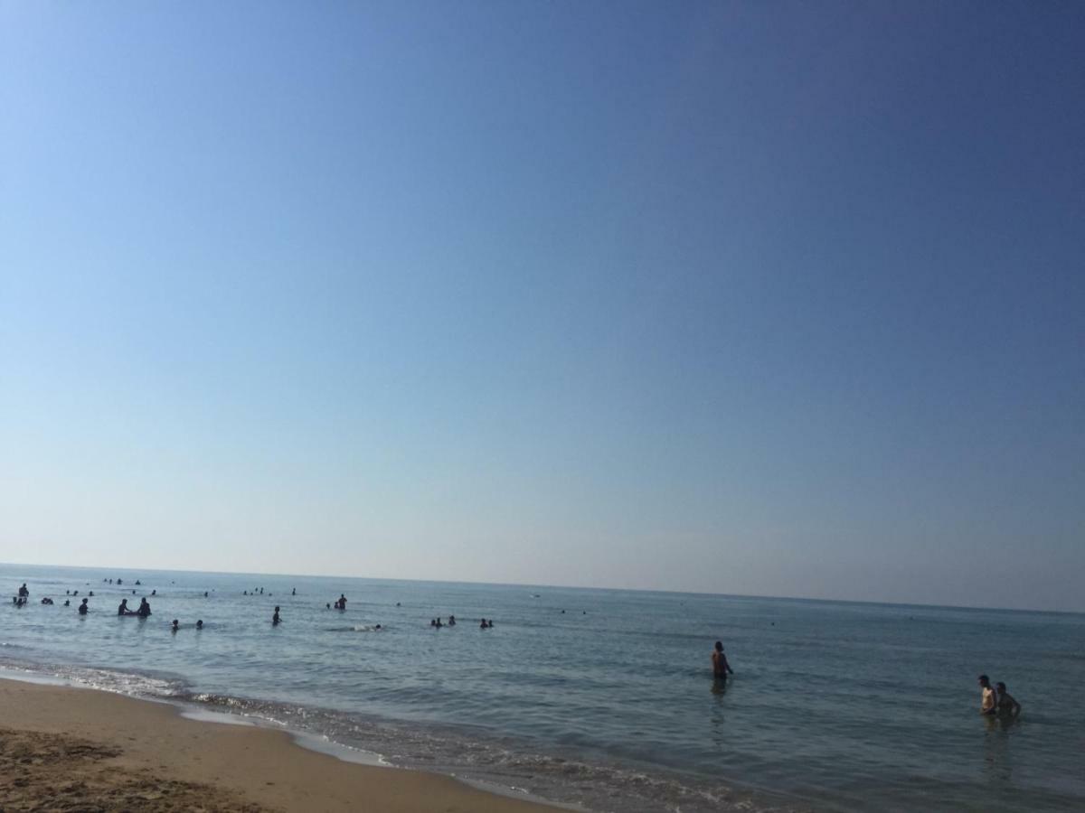 Casa Vacanze Foce Varano Lägenhet Exteriör bild