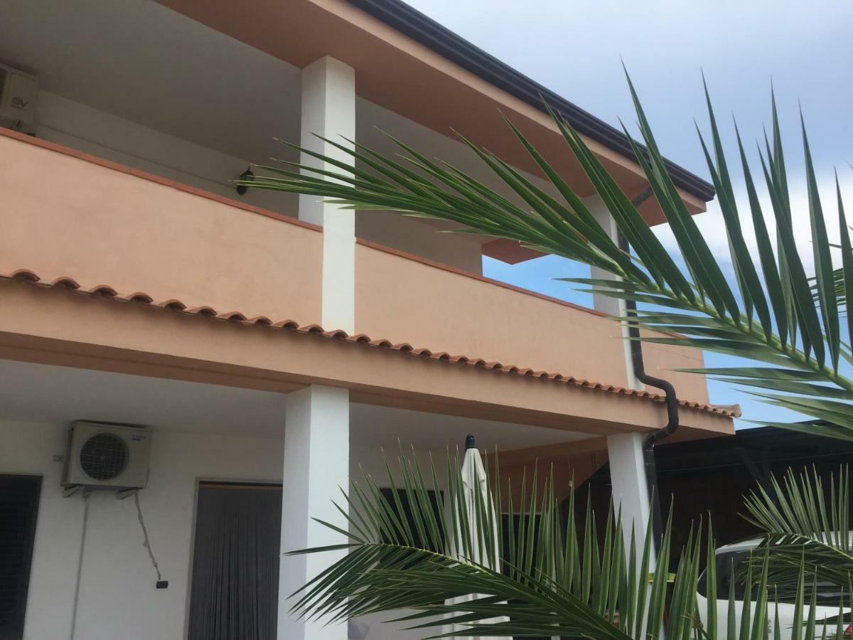 Casa Vacanze Foce Varano Lägenhet Exteriör bild